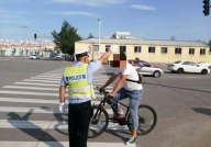丹东交警,强化交通安全管理