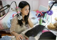 娱乐主播吃瓜直播边写字边讲,娱乐主播边写字边讲，趣味横生演绎直播新玩法